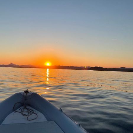 Appartement En Residence Privee, Face A La Mer Avec Acces Direct Plage Hyeres Bagian luar foto