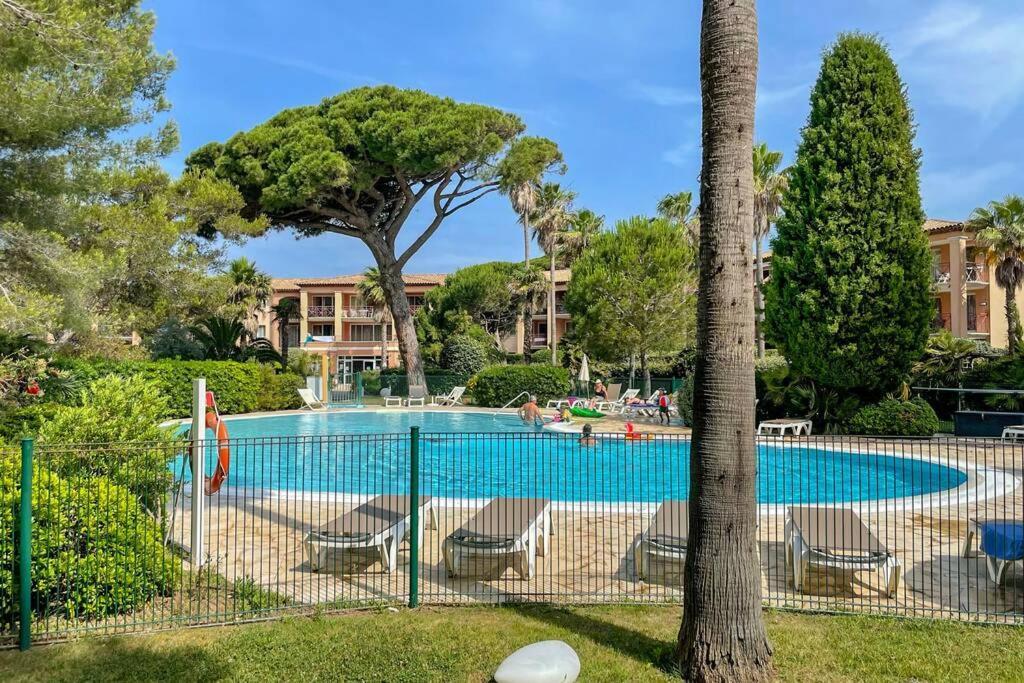 Appartement En Residence Privee, Face A La Mer Avec Acces Direct Plage Hyeres Bagian luar foto