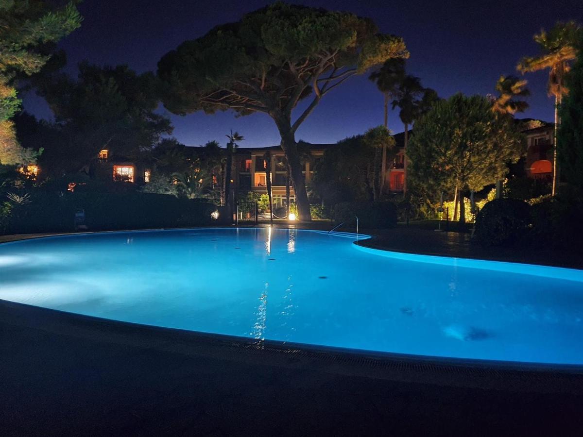 Appartement En Residence Privee, Face A La Mer Avec Acces Direct Plage Hyeres Bagian luar foto