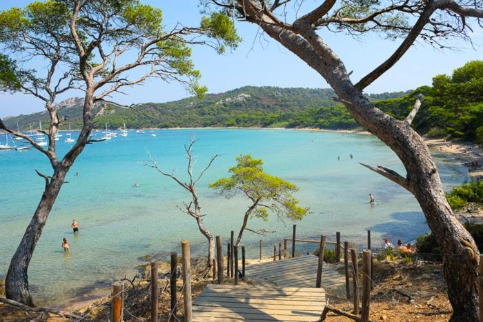 Appartement En Residence Privee, Face A La Mer Avec Acces Direct Plage Hyeres Bagian luar foto
