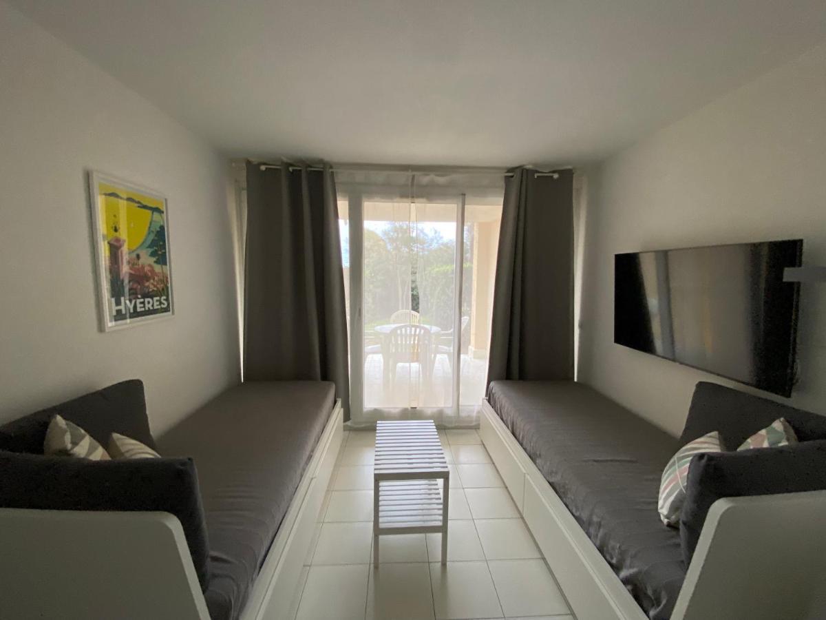 Appartement En Residence Privee, Face A La Mer Avec Acces Direct Plage Hyeres Bagian luar foto